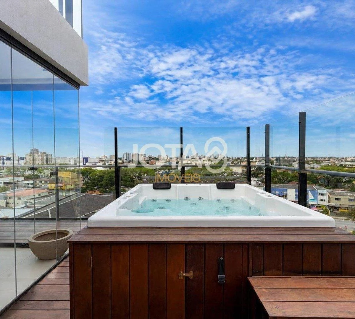 Floor-to-ceiling windows in a 3-bedroom apartment, 150 m² — photo 30