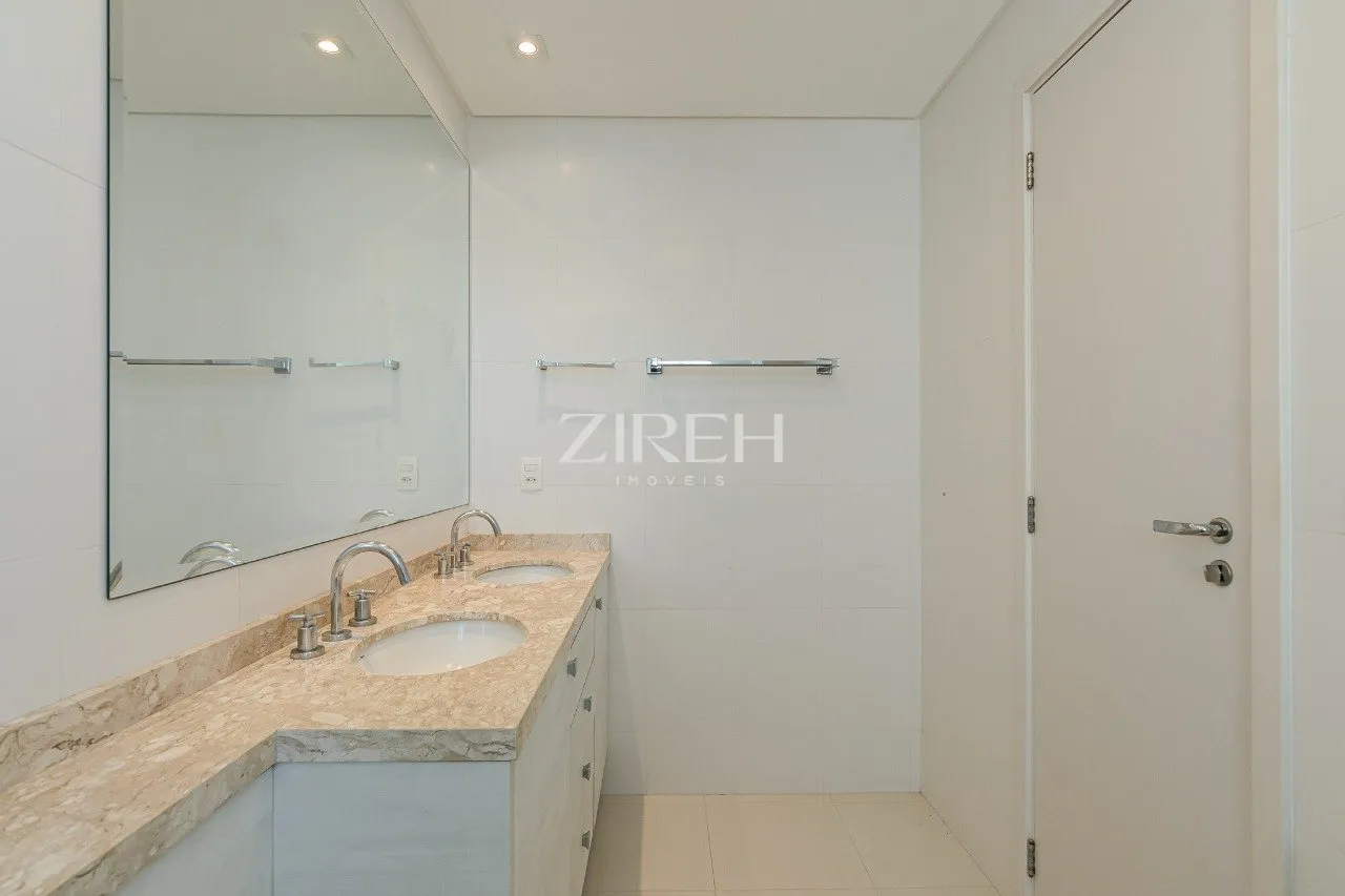 Квартира 316 м² з 4 спальнями і 3 місцями паркування — photo 19
