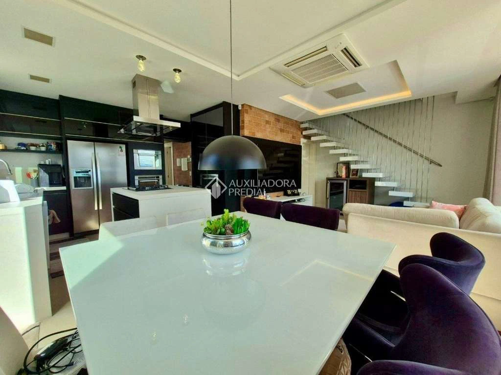 Furnished house with 3 bedrooms and 4 bathrooms — photo 4
