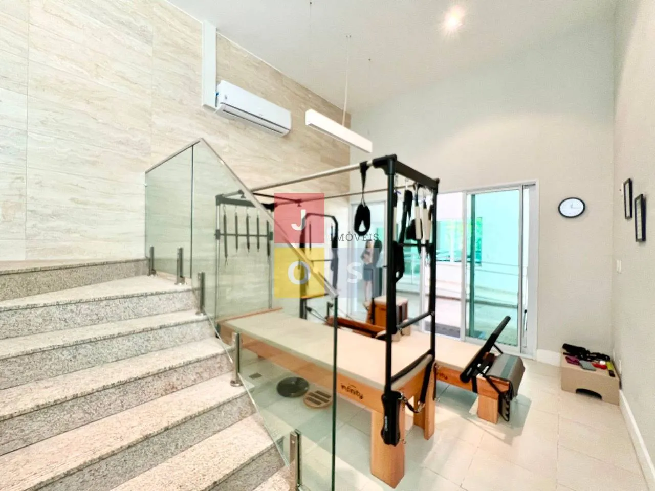 Furnished 4-bedroom suite apartment with 156 m² — photo 139