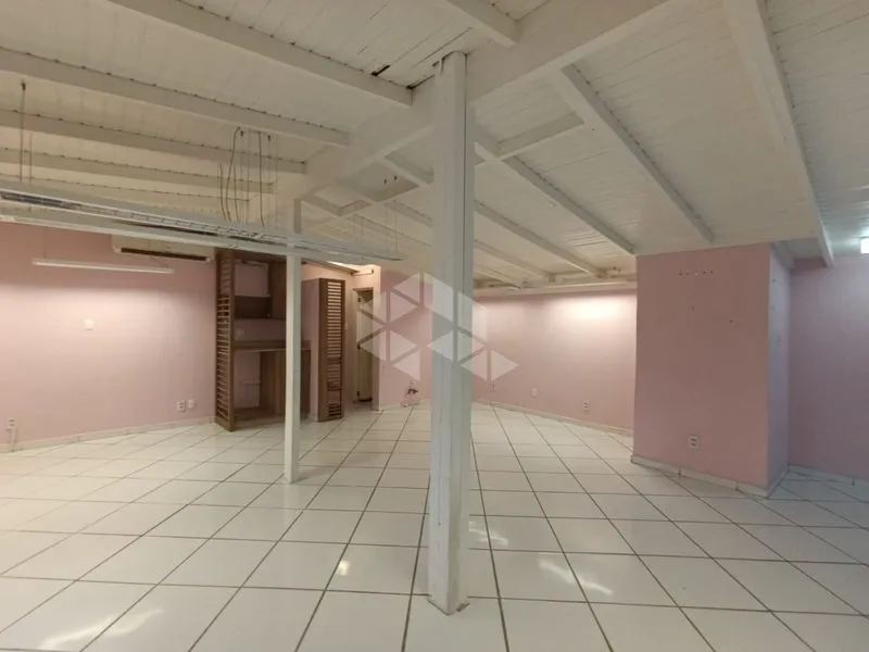 80 m² studio with balcony and air conditioning — photo 7