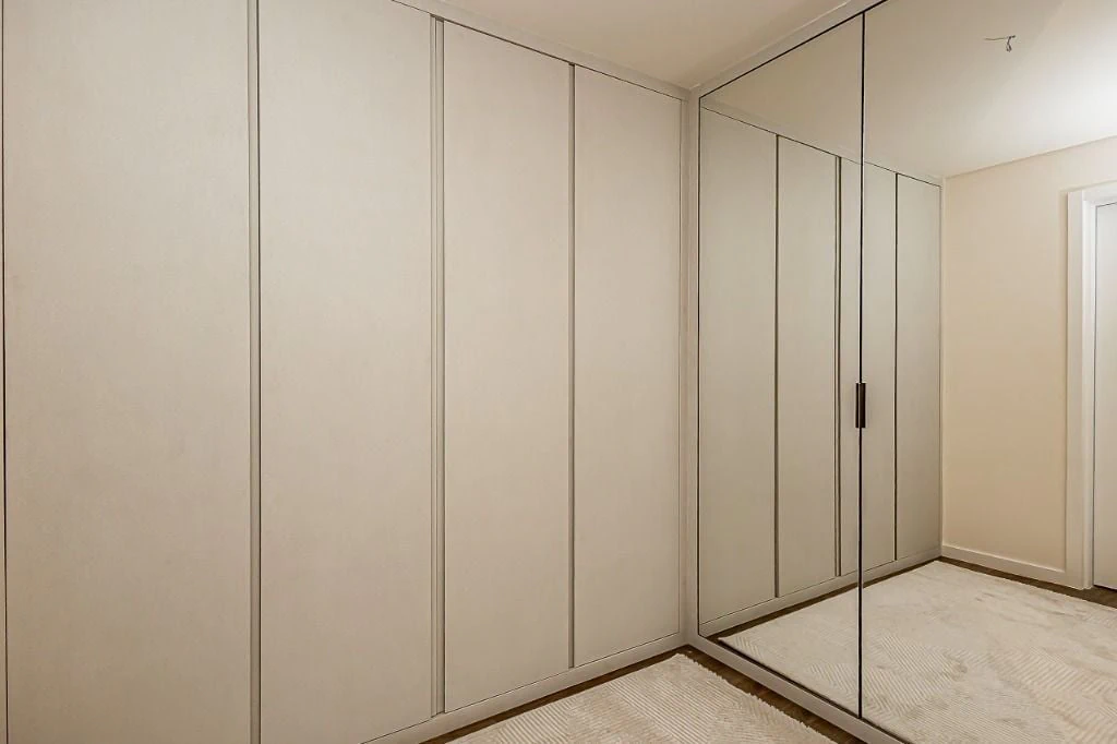Floor-to-ceiling windows in a 3-bedroom house, 137 m² — photo 26