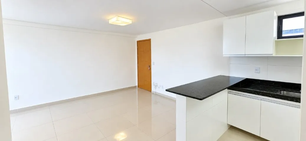 2-bedroom apartment in a building with a gym — photo 9