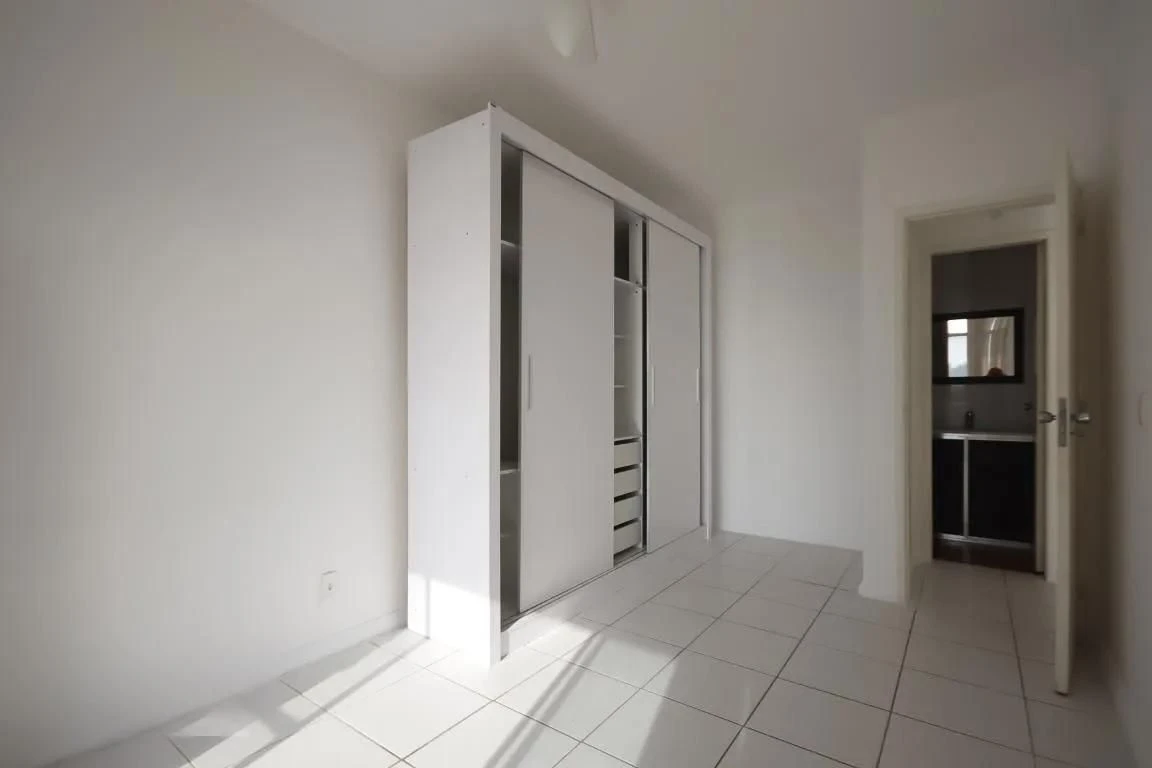 One-bedroom apartment with a park view in Rio de Janeiro — photo 3