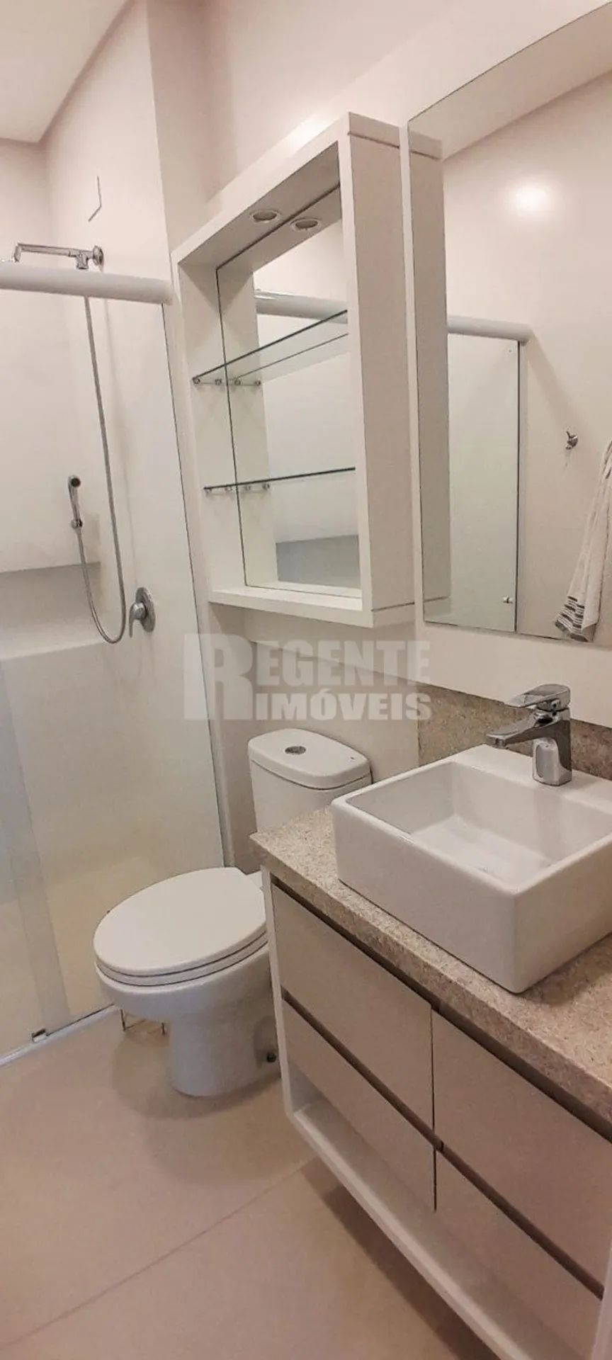 Apartamento tipo garden amueblado con 2 dormitorios y jardín — photo 34