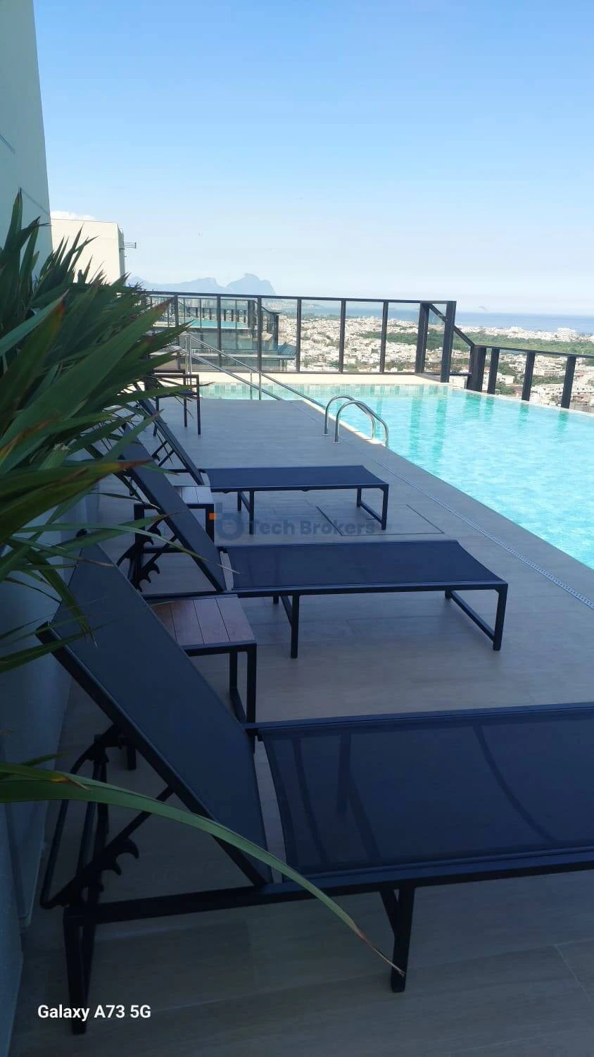 Apartment, 83 m², with a glass-enclosed balcony — photo 26