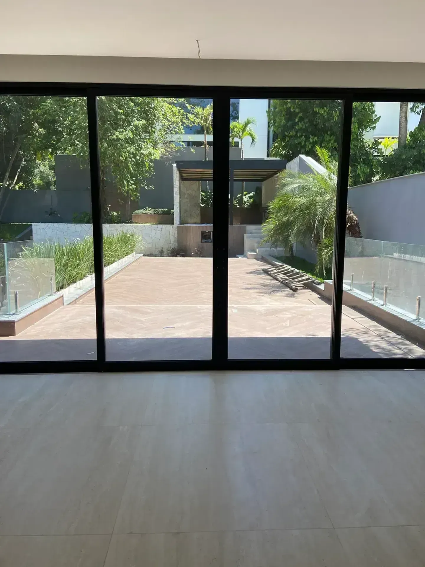 Unfurnished house with 5 bedrooms and 5 bathrooms — photo 25