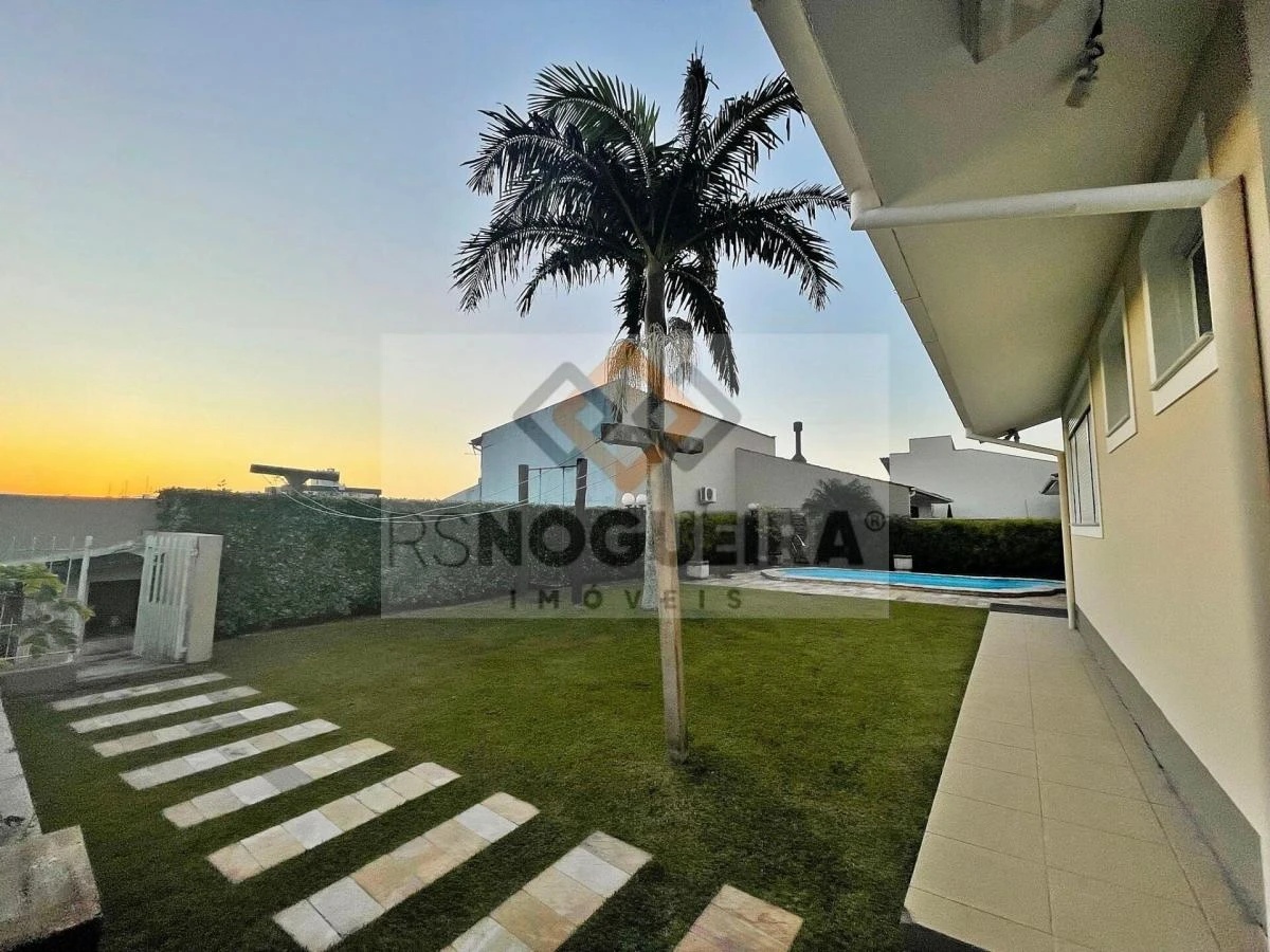 Furnished house, 317 m², with a bathtub — photo 13