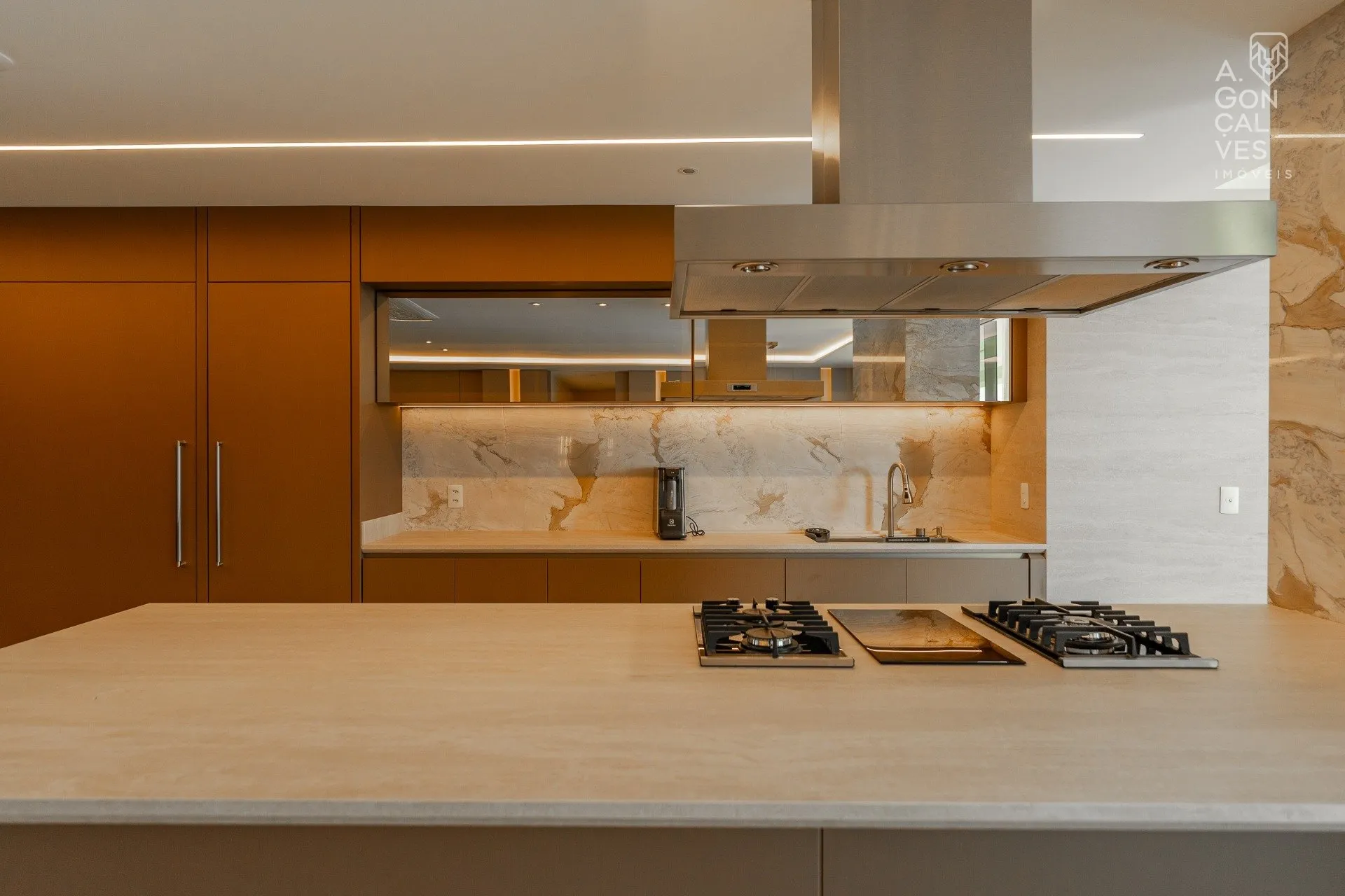 Furnished apartment with 3 suites and 257 m² — photo 36
