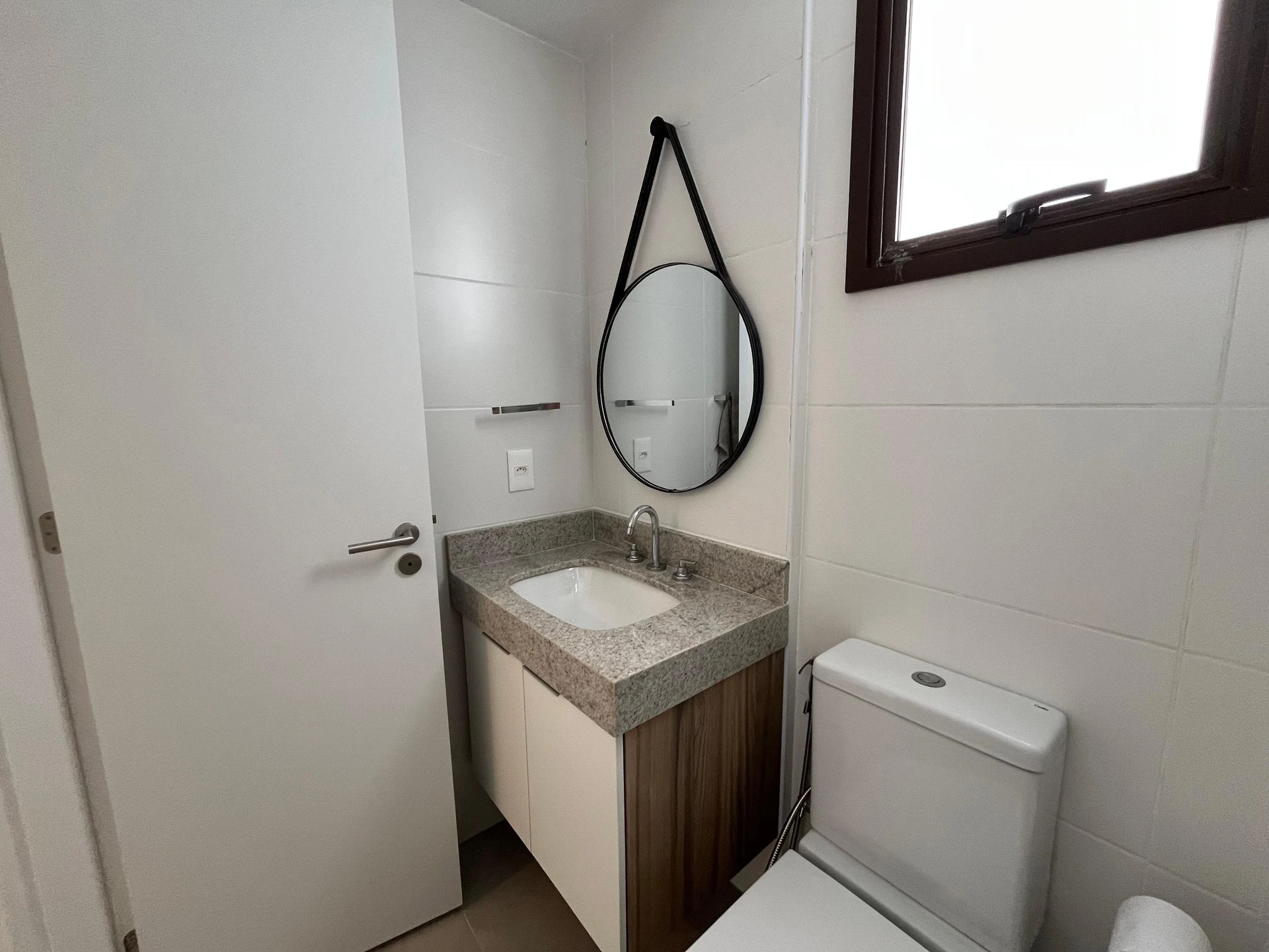 Furnished apartment, 89 m², with a glass-enclosed balcony — photo 11
