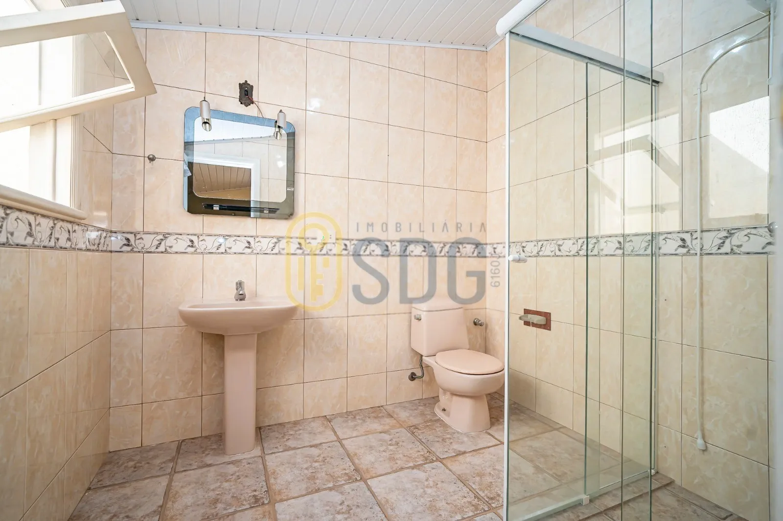 Furnished house with 4 bedrooms and 1 bathroom — photo 20