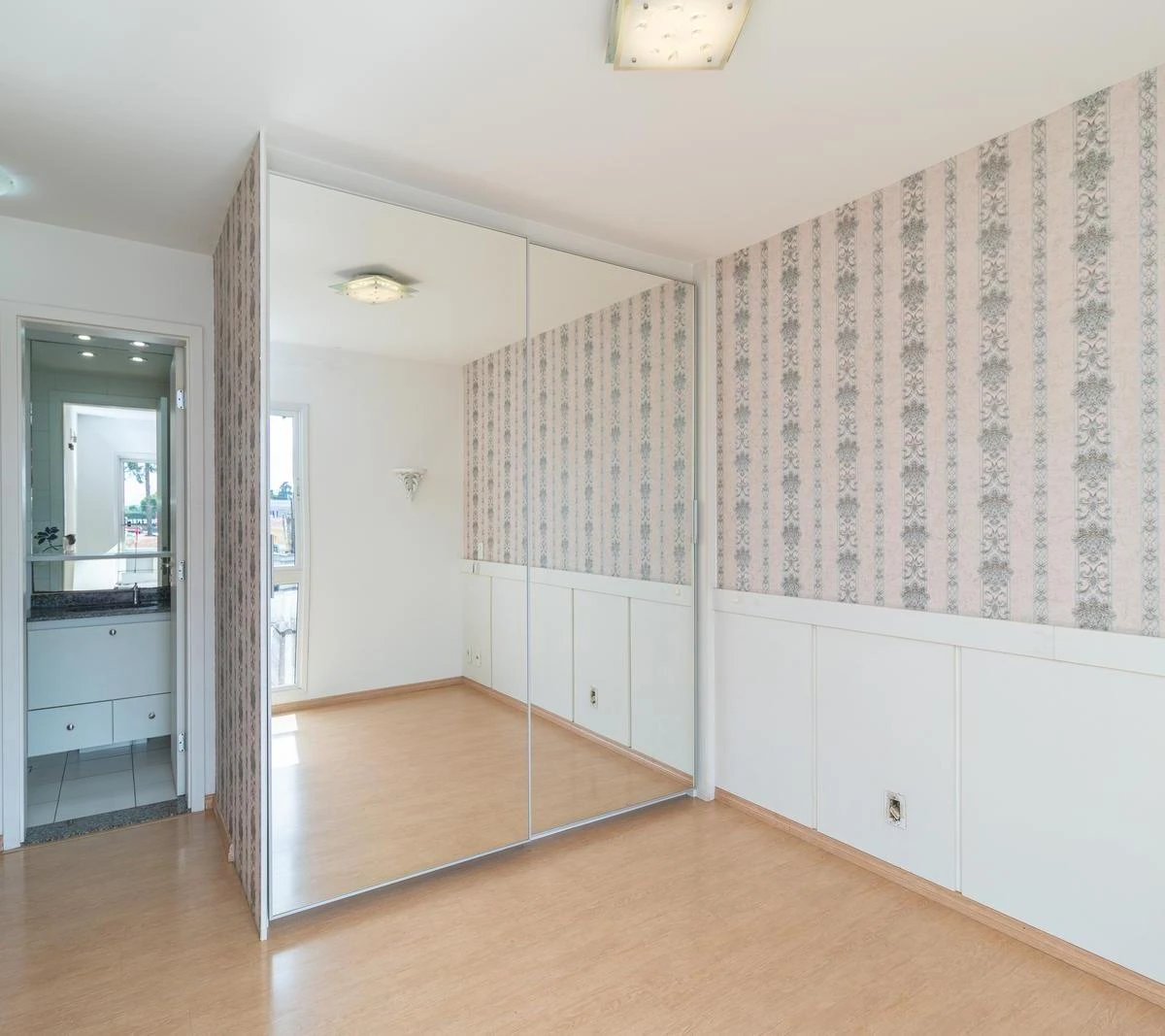 3-bedroom apartment with a grill on the balcony — photo 35