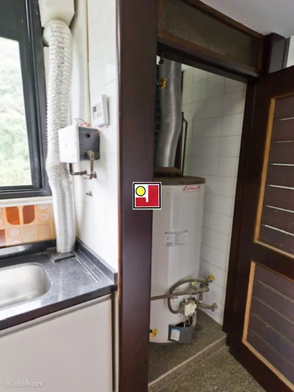 4-bedroom apartment with a glass-enclosed balcony — photo 51