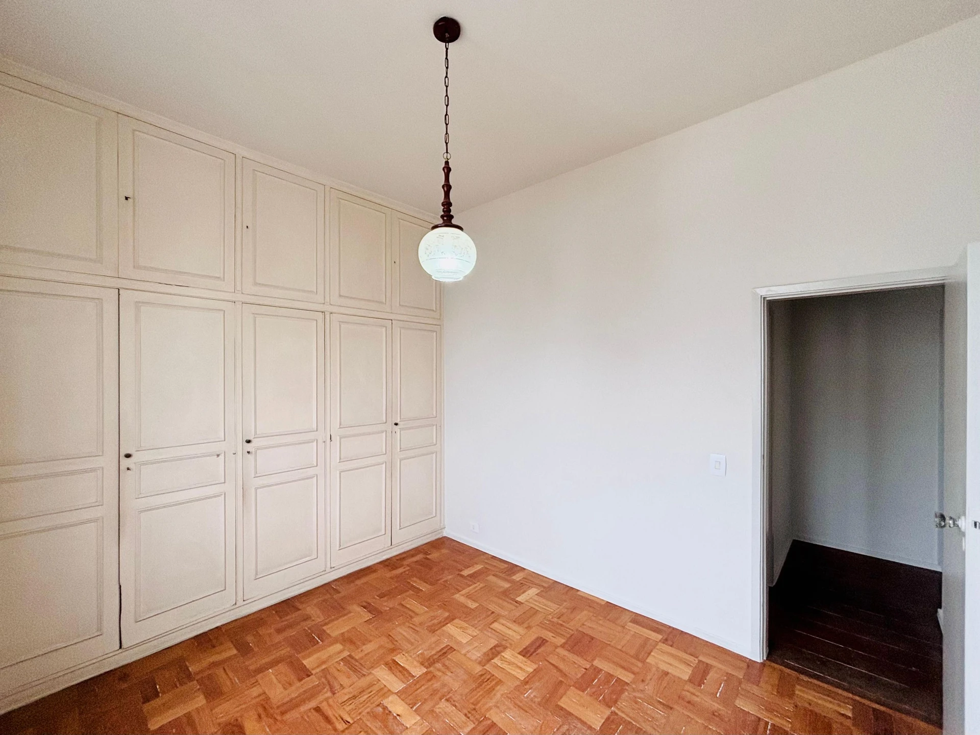 Apartment, 92 m², with wood or laminate floors — photo 8