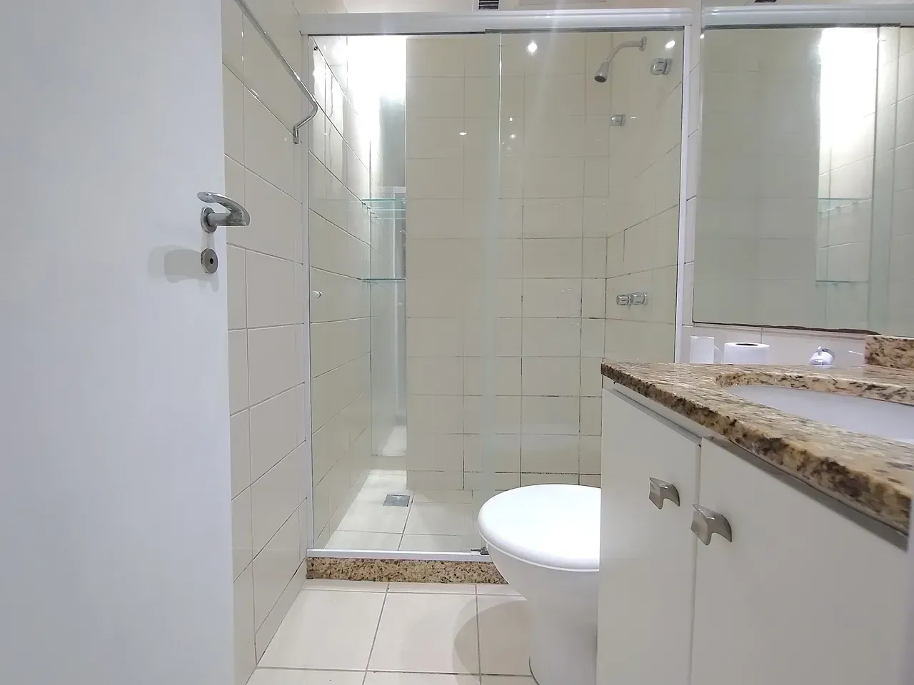 1-bedroom apartment with open-plan gas kitchen — photo 10