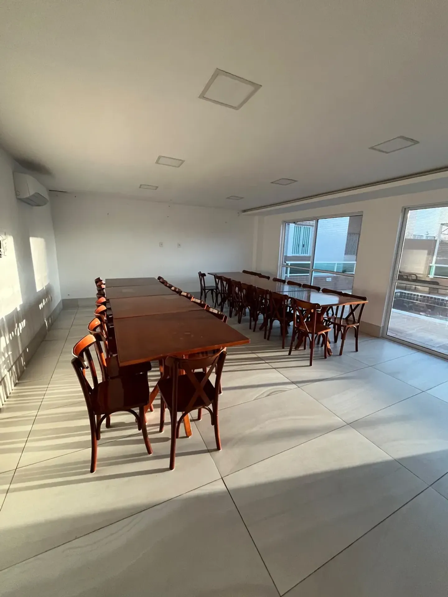 2-bedroom apartment in a building with a gym — photo 11
