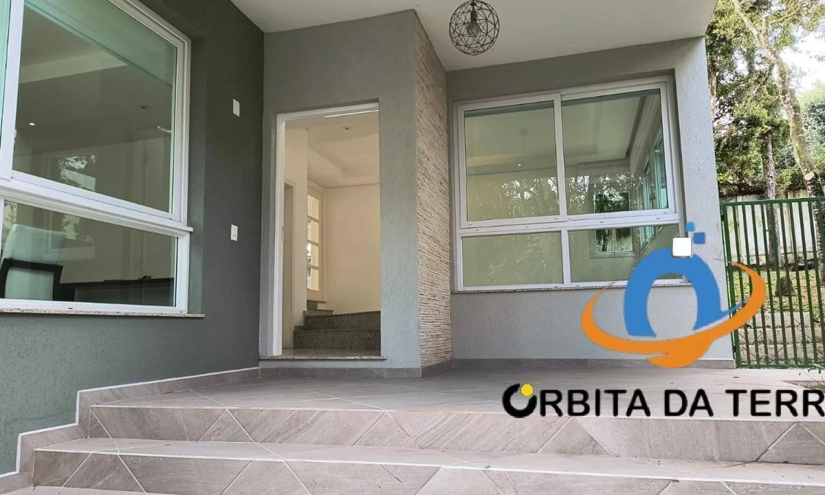 5-bedroom house with a bathtub in Curitiba — photo 26