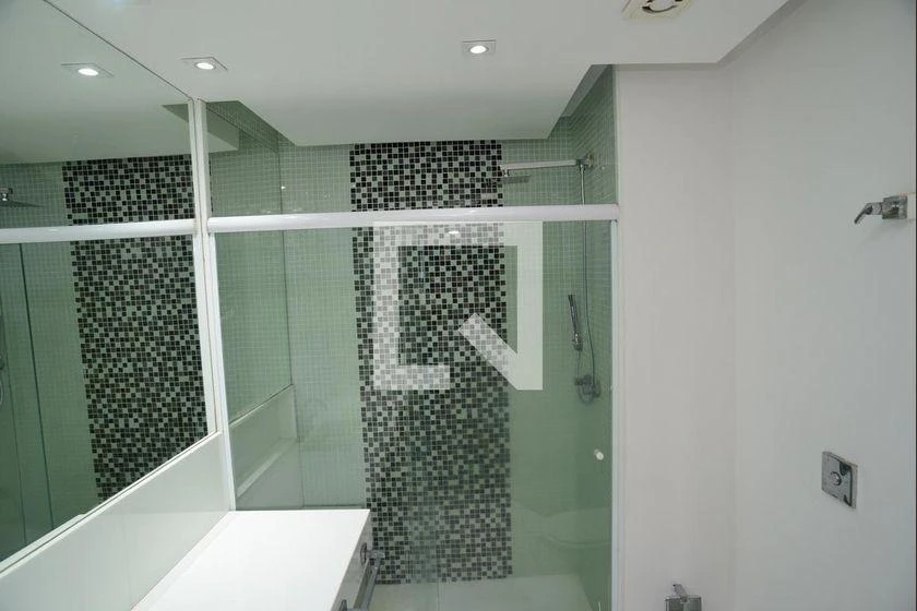 3-bedroom apartment with a walk-in closet — photo 13