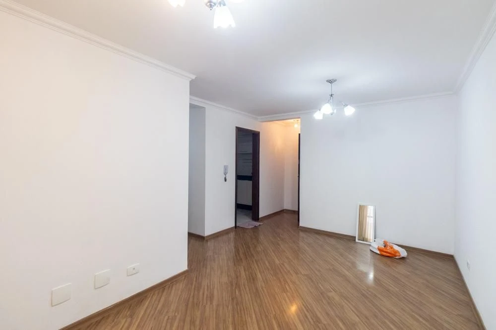 2-bedroom apartment in a building with a gym — photo 32