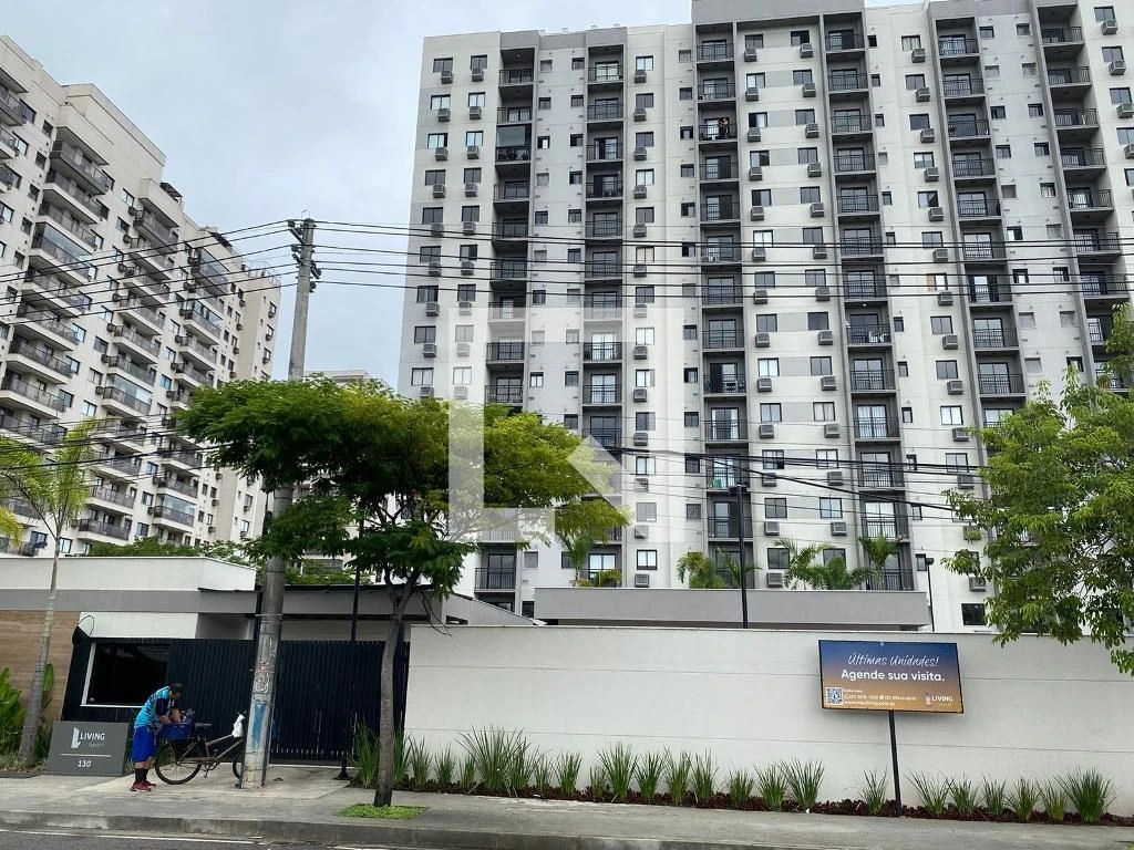 One-bedroom apartment in a building with a gym — photo 32