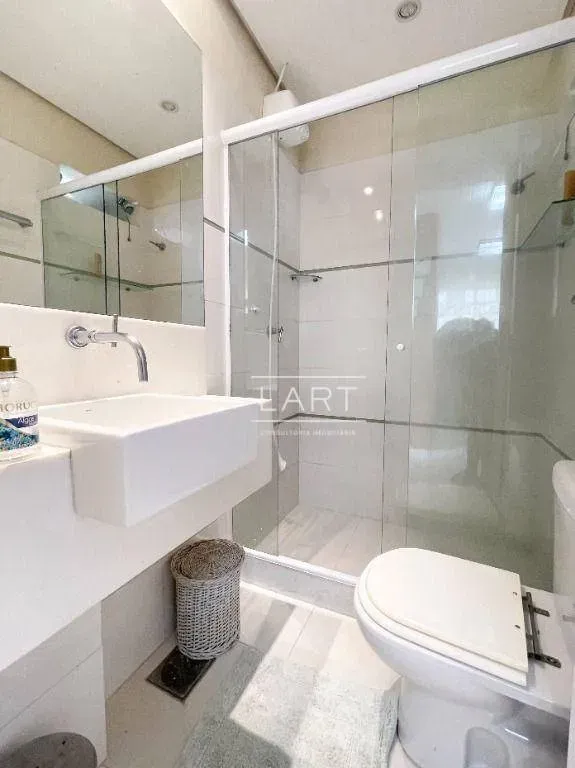 4-bedroom penthouse-style home with 324 m² kitchen — photo 27