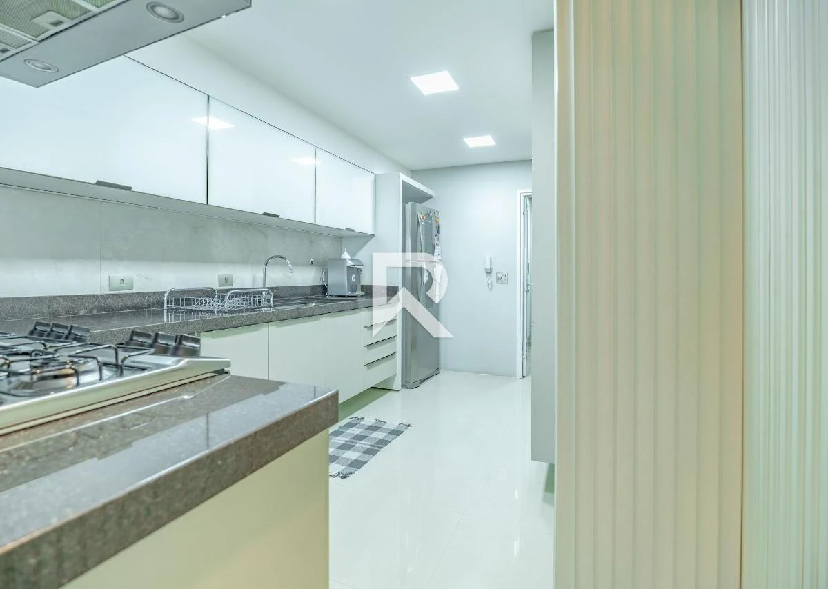 Departamento de 4 dormitorios con bañera en Curitiba — photo 10