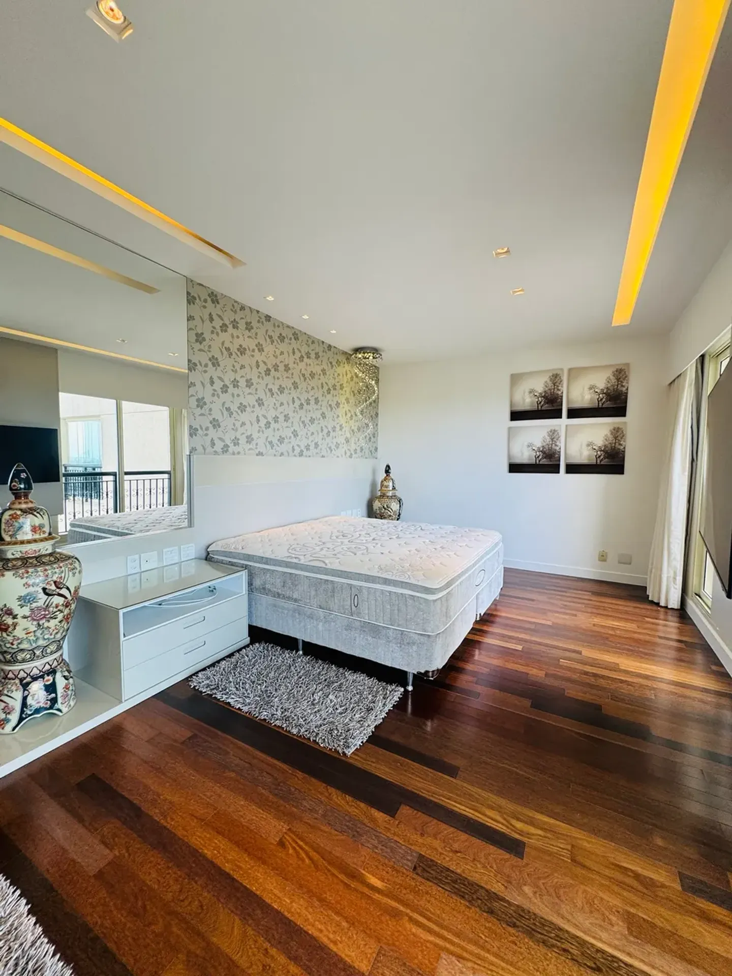 Furnished apartment, 295 m², with floor-to-ceiling windows — photo 11