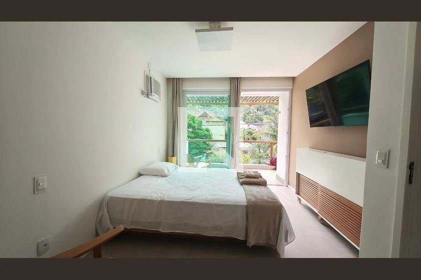 3-bedroom house with 290 m² and open-plan kitchen — photo 22
