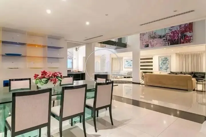 House with 6 en-suite bedrooms, 800 m² and 4 parking spots — photo 31