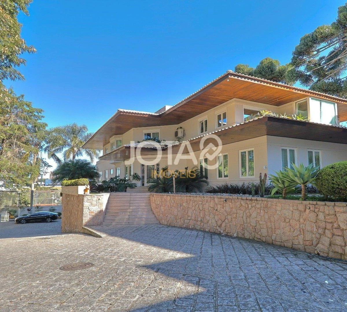 House with 5 suites, 8 baths and 6 parking spaces — photo 9