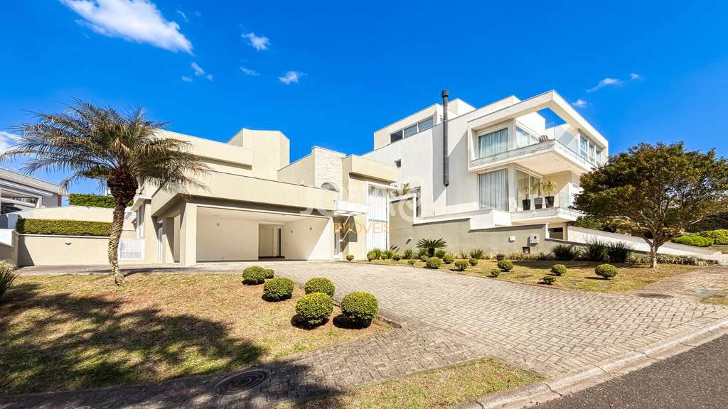 Unfurnished 401 m² house with 4 en-suites and BBQ