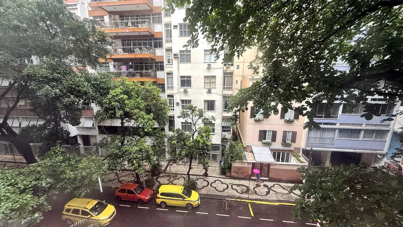 4-bedroom apartment, 1 with its own bathroom, 240 m² — photo 18