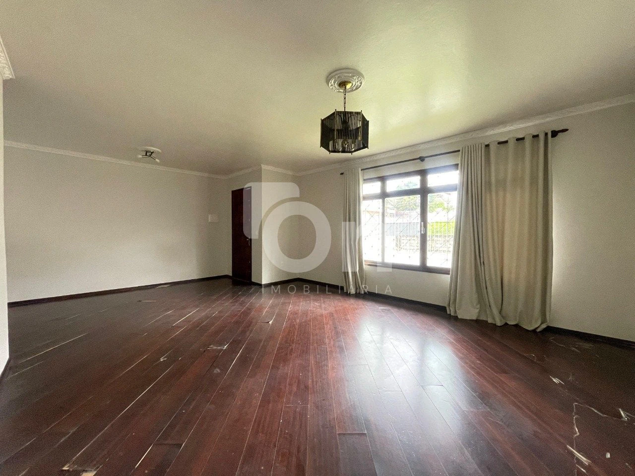 Wood or laminate floors in a one-bedroom house, 60 m² — photo 12