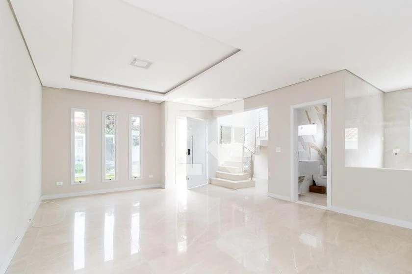 House with 4 bedrooms, private garden, and 6 baths