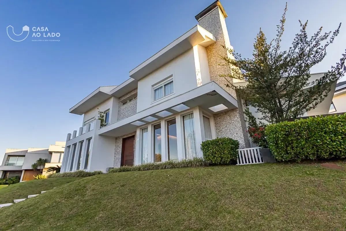 House with 629 m², 4 bedrooms and a balcony