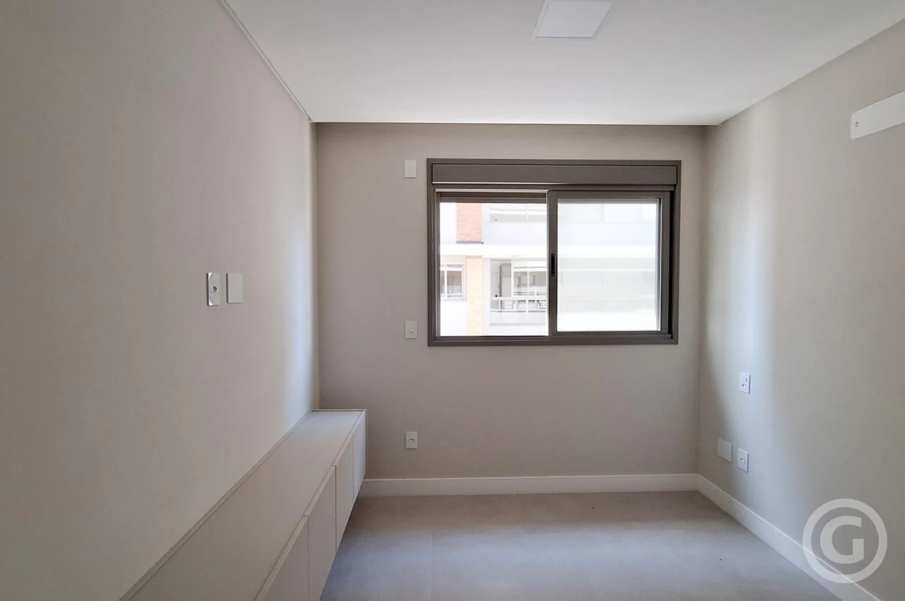Квартира 43 м² с 1 спальней и кухней открытого плана — photo 4