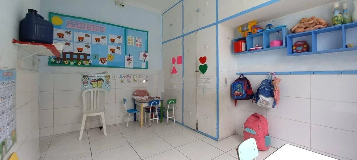 One-bedroom apartment in a building with a gym — photo 4
