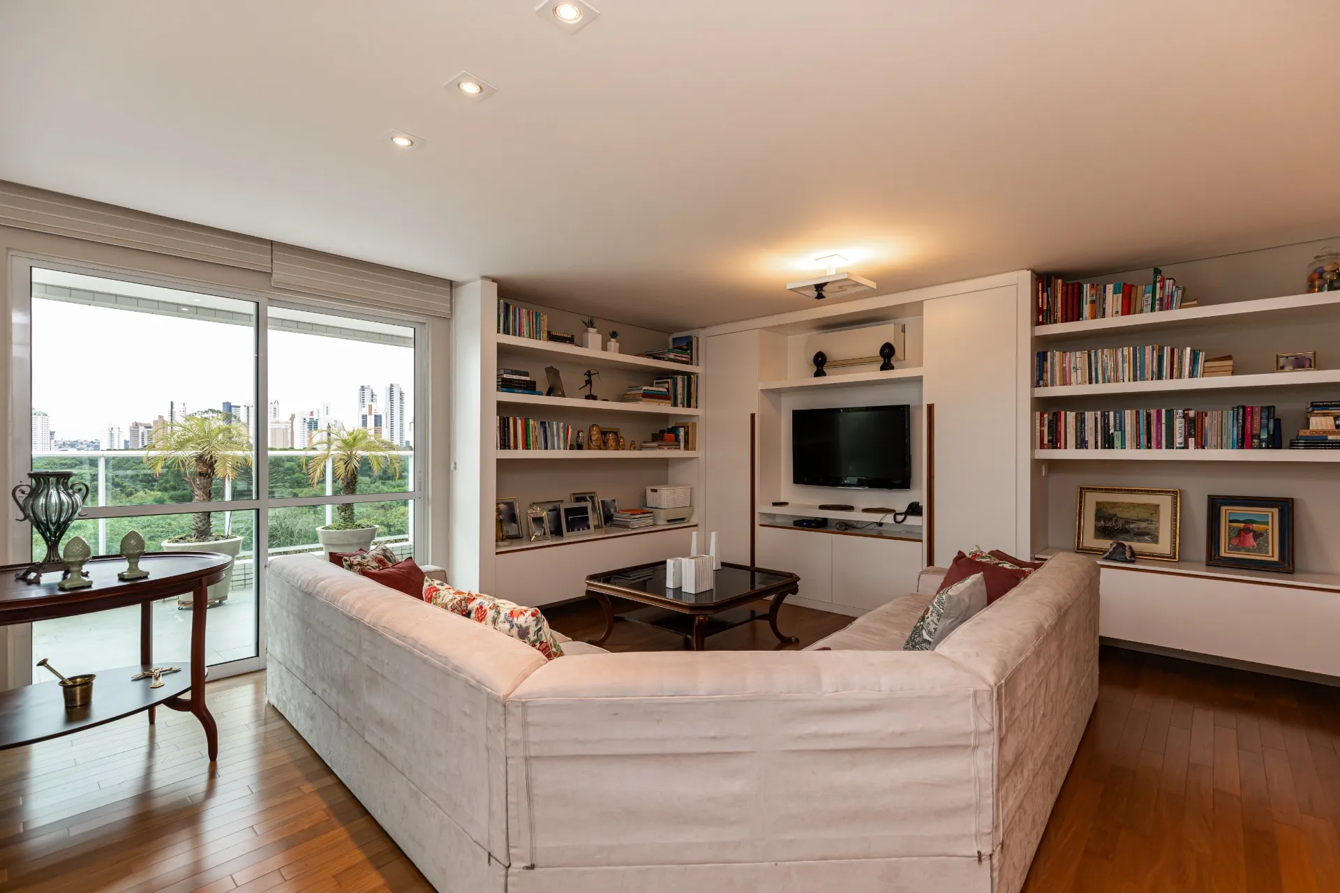 Apartment 432 m² with 3 bedrooms and an open-plan kitchen — photo 8