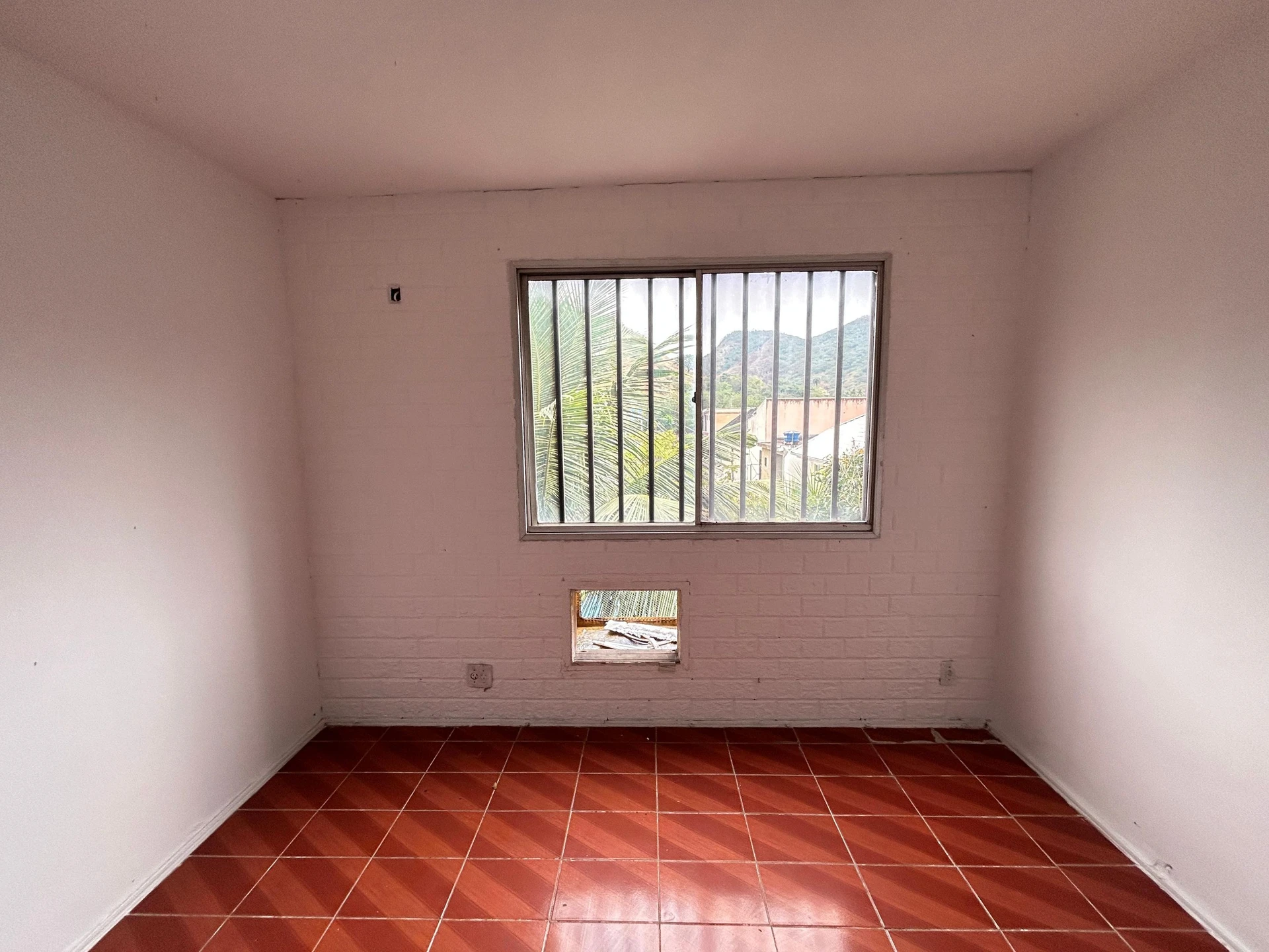 2-bedroom apartment with mountain views — photo 12