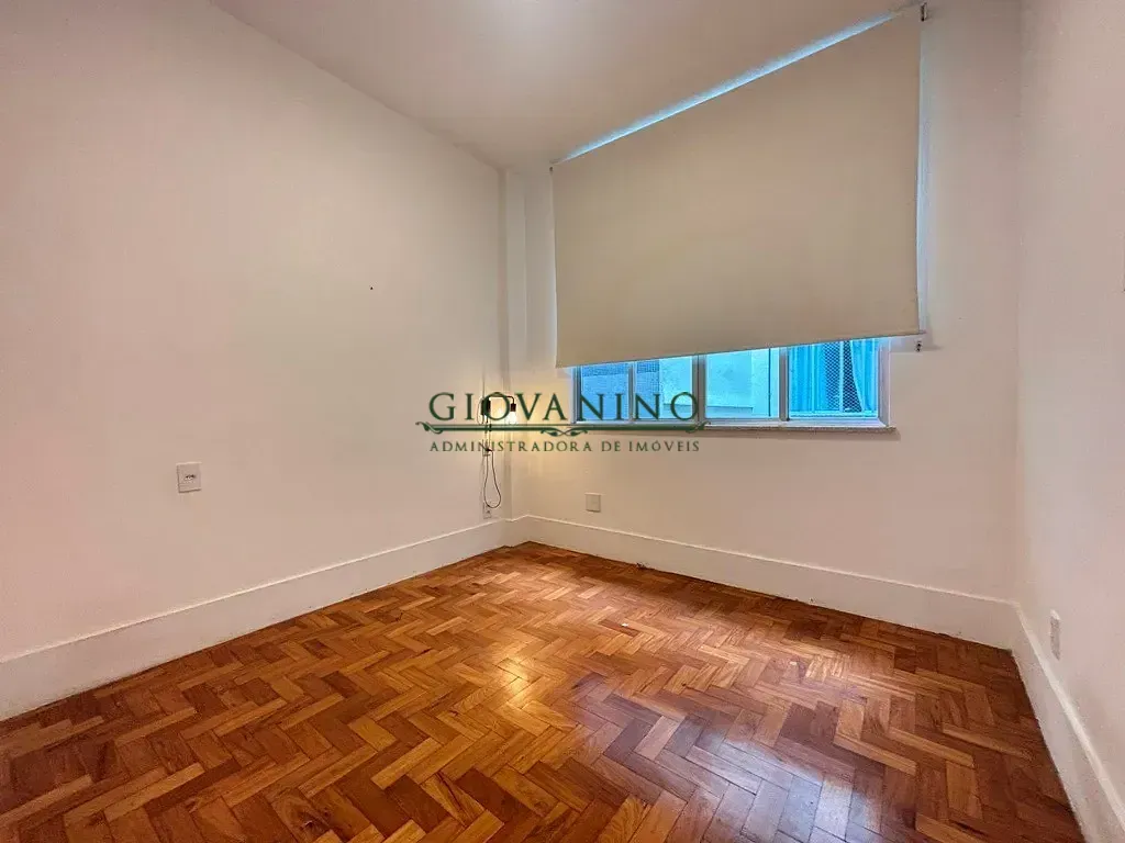 Wood or laminate floors in a 2-bedroom apartment, 91 m² — photo 9