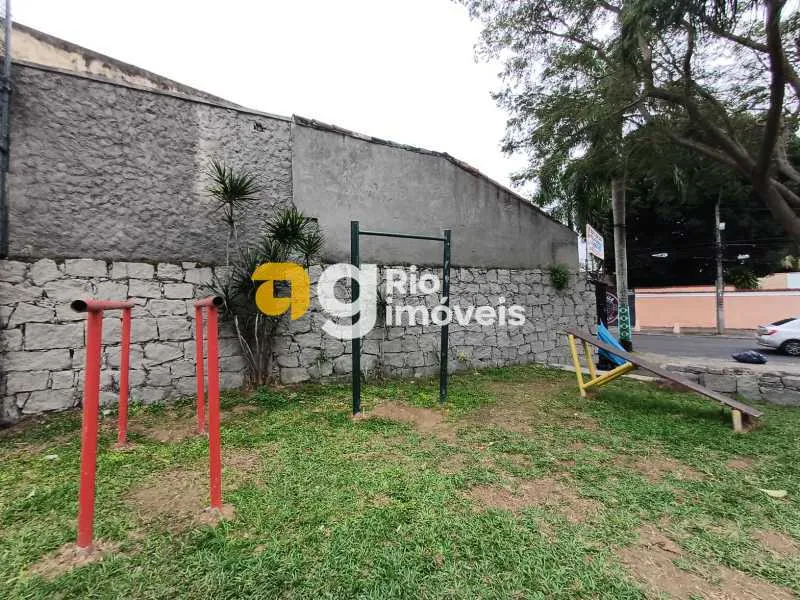Casa de rua com 3 quartos, 2 banheiros e 100 m² — photo 22