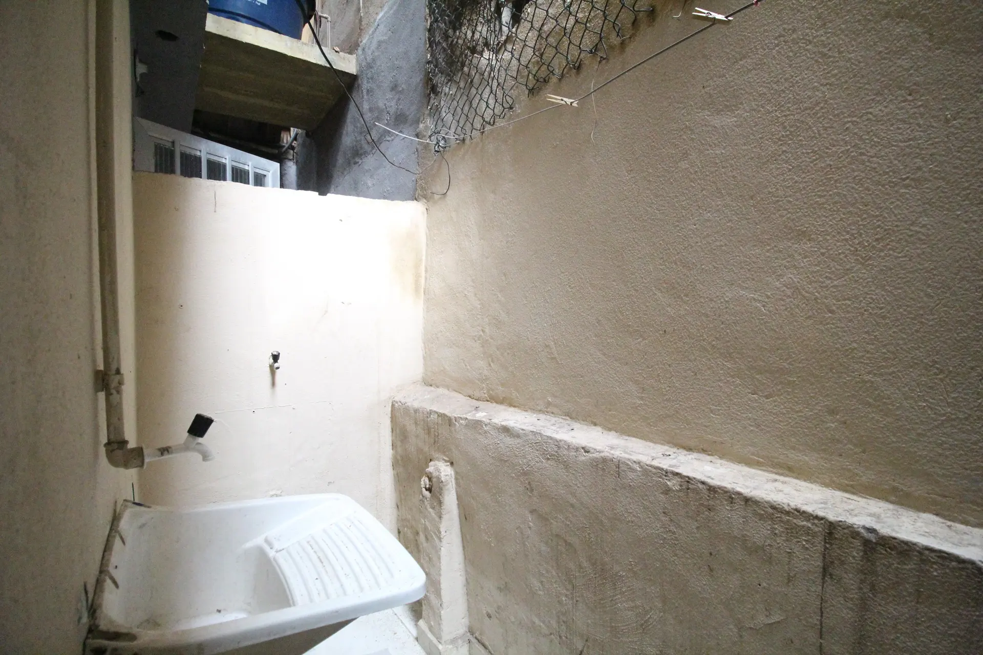 House with 1 bedroom and 1 bathroom with electric shower — photo 8