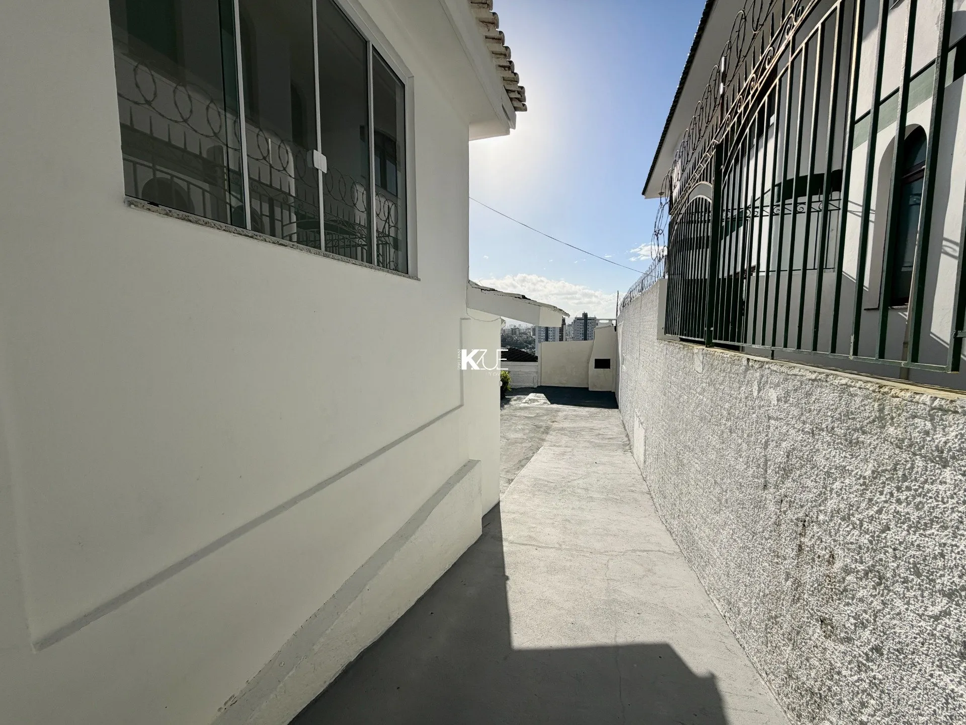 3-bedroom house with a suite, 324 m² total area — photo 10