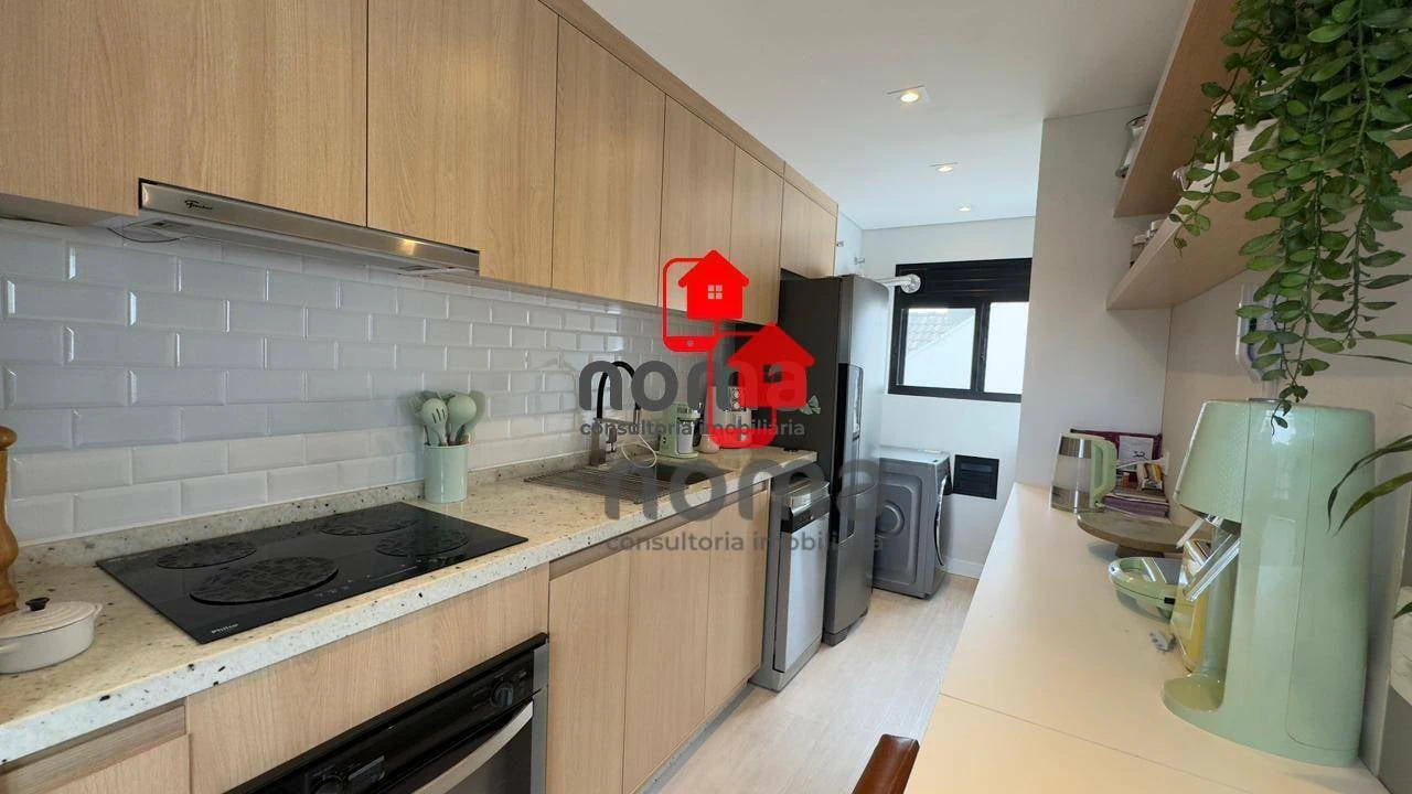 2-bedroom apartment with a glass-enclosed balcony — photo 8