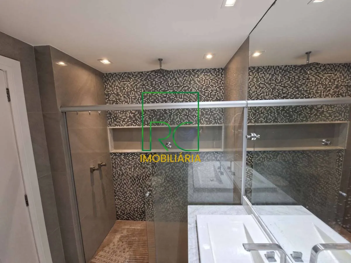 Apartamento de 300 m² com banheira e vista para a água — photo 26