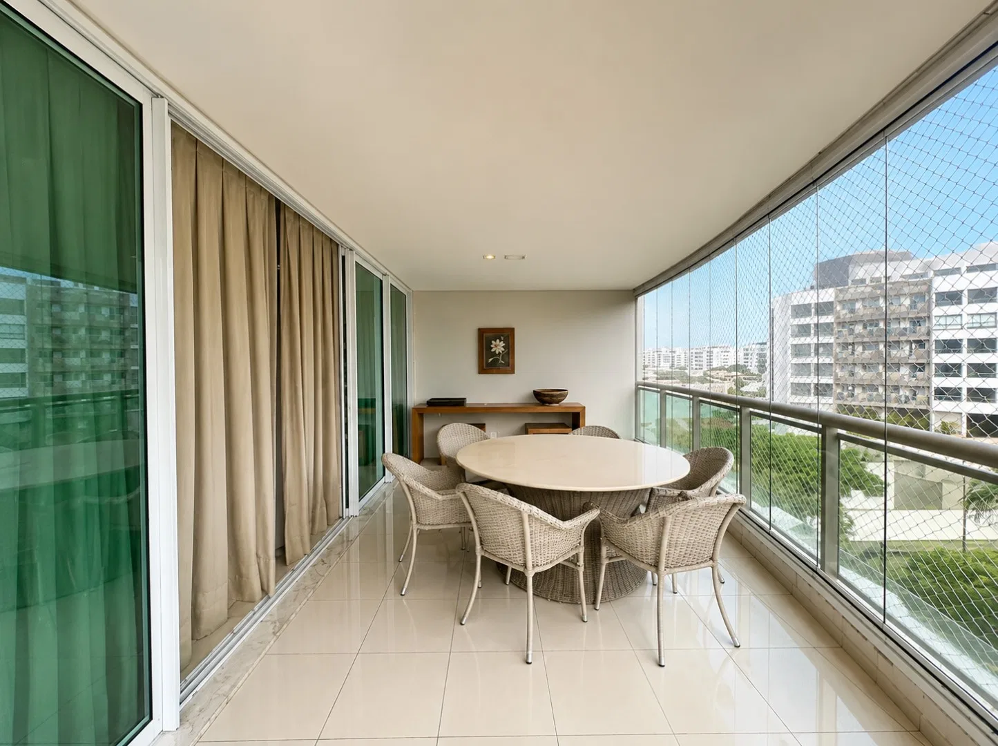 Rental apartment with 4 en-suite bedrooms and 282 m² — photo 12