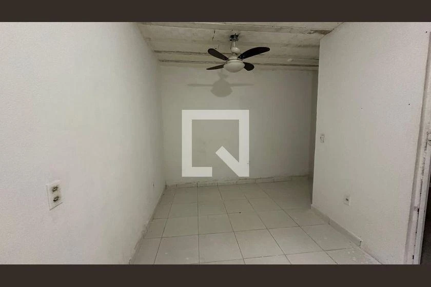 Casa sem mobília para locação, 45 m², 1 quarto
