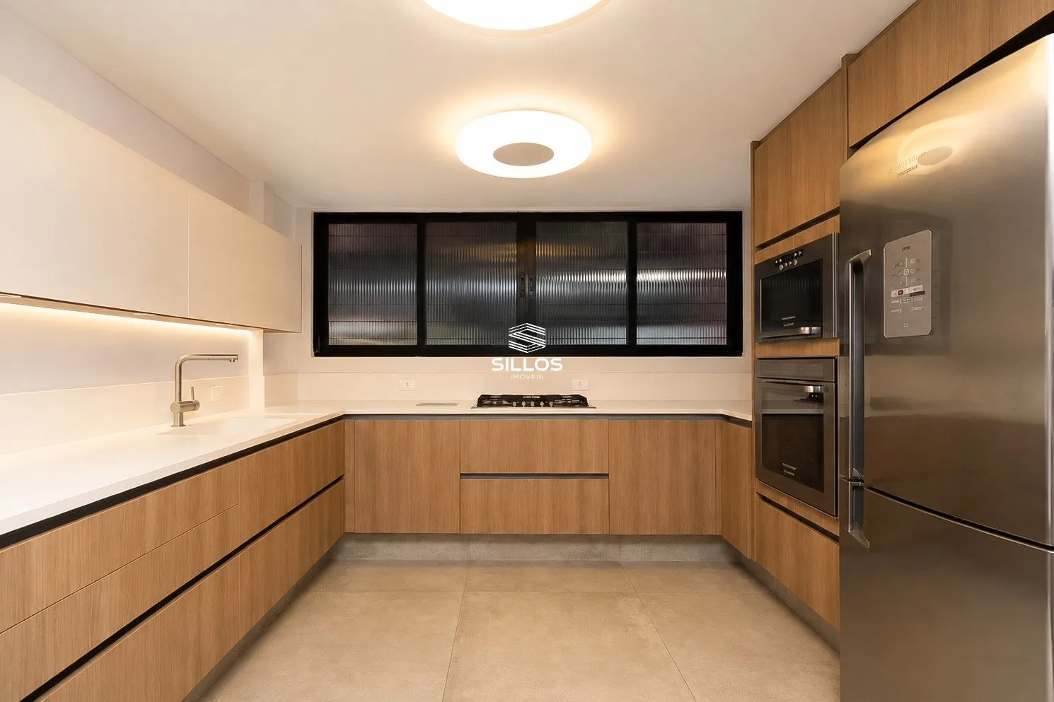 Apartment with 3 en-suite bedrooms and 220 m²