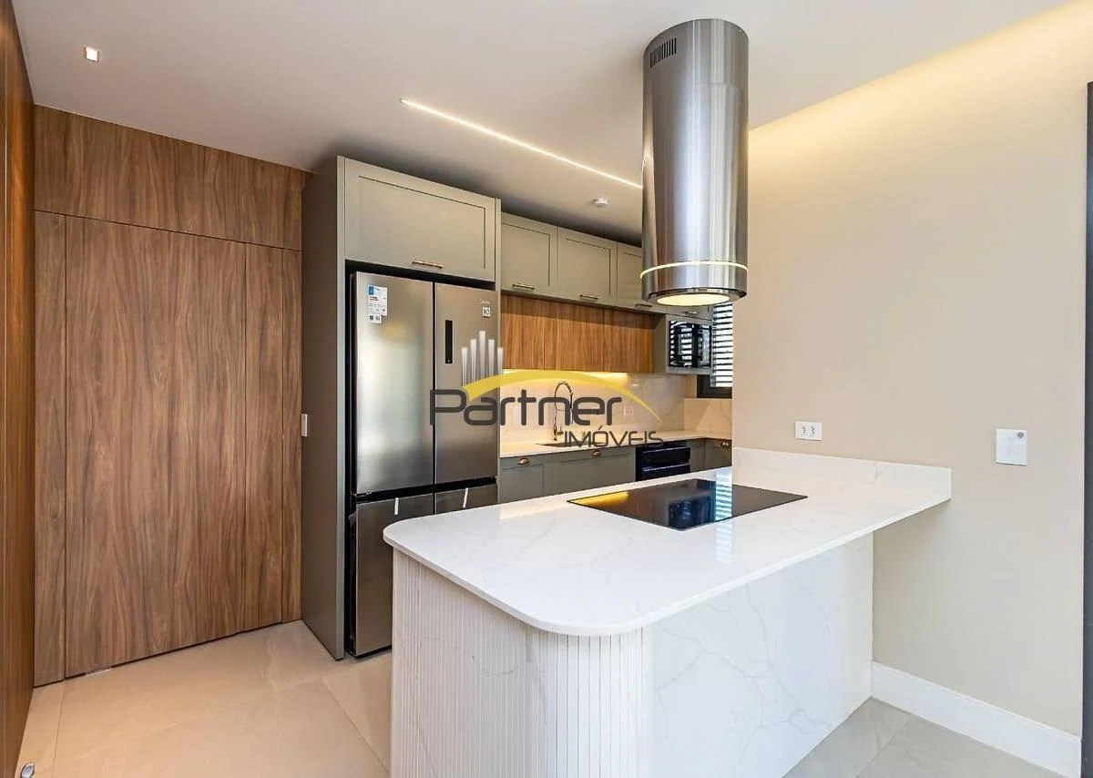 Furnished apartment with 3 en-suites and 294 m²