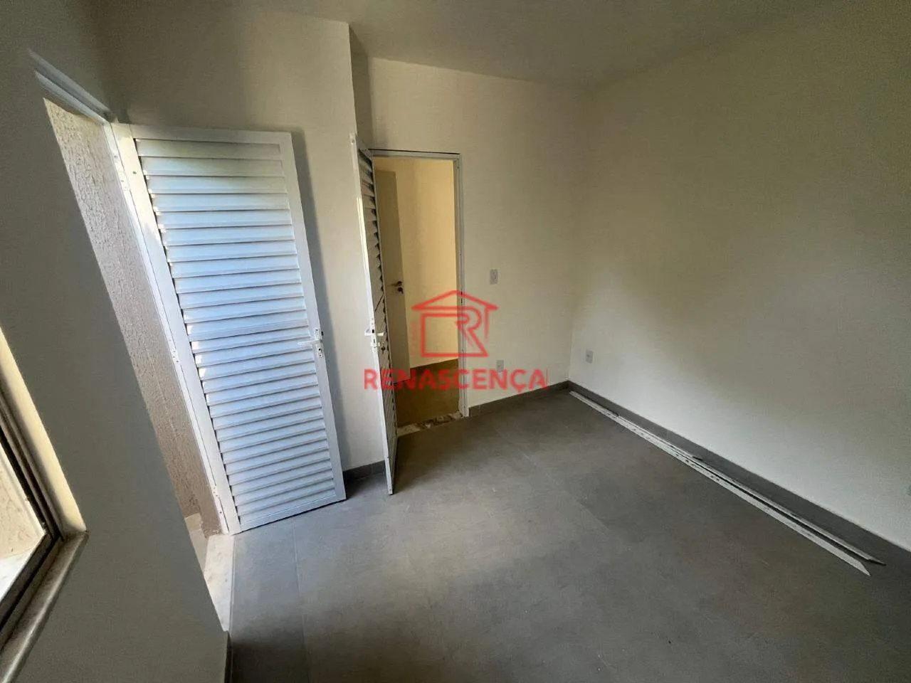 Casa com 1 quarto e cozinha aberta com fogão compacto — photo 15